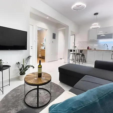 Urban Luxury In The Heart Of Skg *